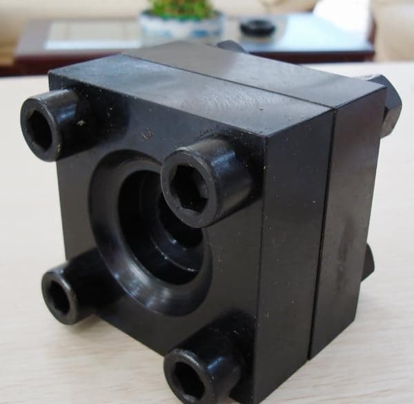 CARBON STEEL SQUARE FLANGE